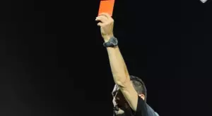 Играч във Франция бе отстранен от футбола за 25 години, след като преби съдия