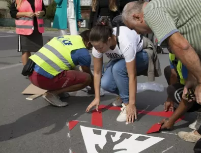 Нов тип пътна маркировка полагат на кръстовища в Стара Загора
