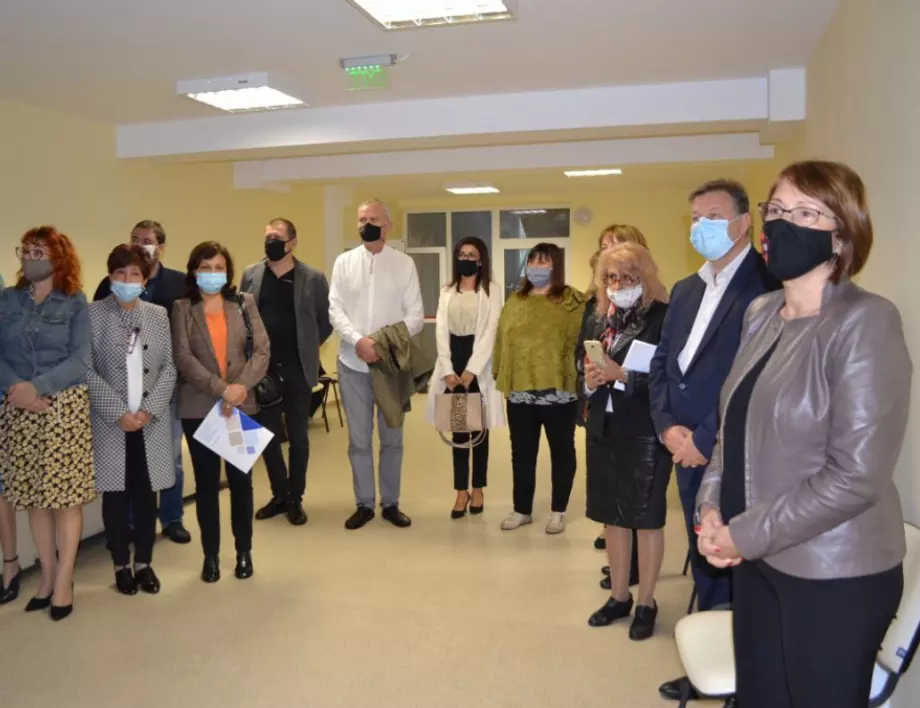 В Казанлък откриха Дневен център за подкрепа на лица с различни форми на деменция и техните семейства