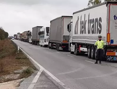 Шофьорът на камиона от катастрофата край Лесово остава в ареста