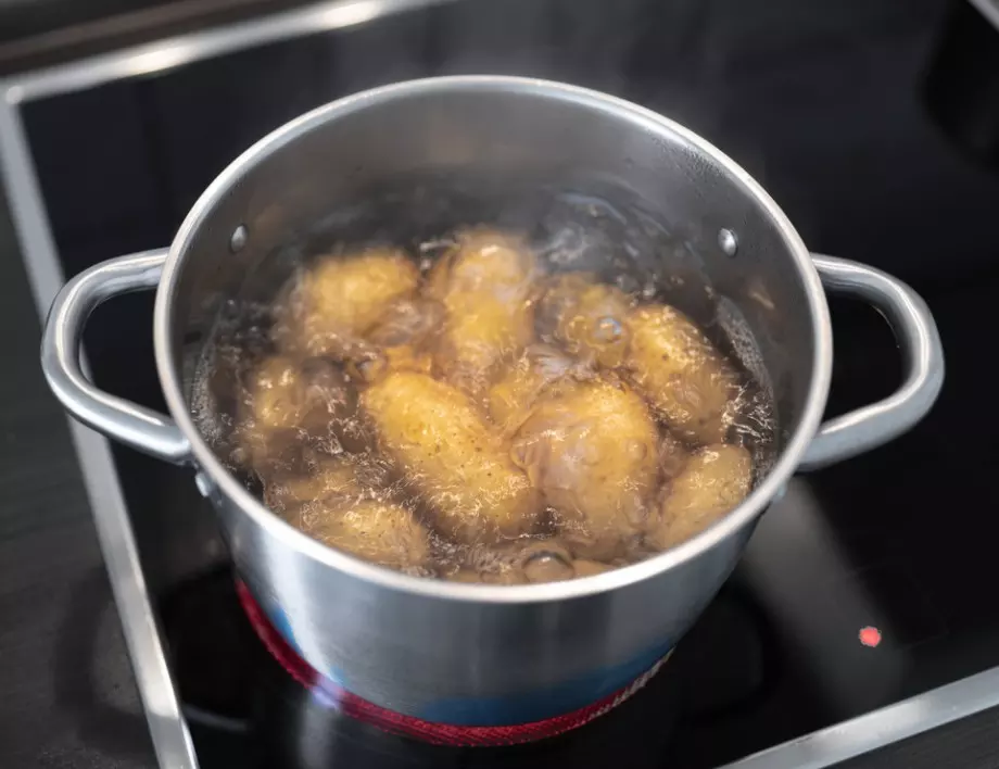 Знаете ли, че водата, в която варите картофи, е най-полезната отвара?