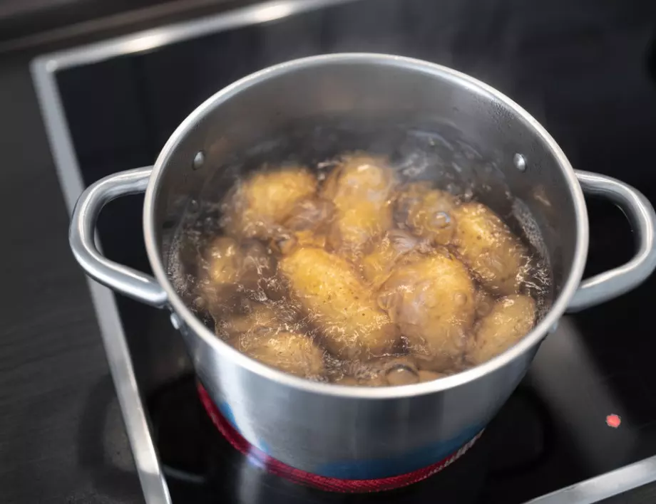 Учени: НЕ изхвърляйте водата, в която варите картофите - изпийте 1 чаша от нея и вижте какво ще се случи