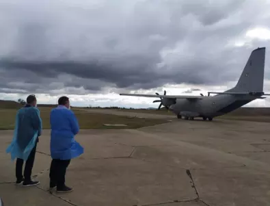 Родилка в тежко състояние е транспортирана в София с военен самолет