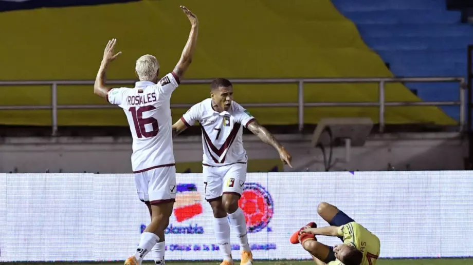 ВИДЕО: Сантяго Ариас с ужасяващо счупване на крака по време на мач с Колумбия (18+)