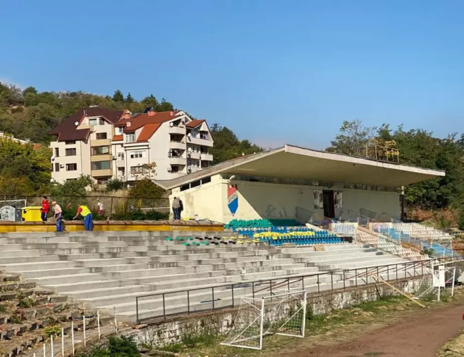 Подменят 550 седалки на стадион "Шипка" в Асеновград