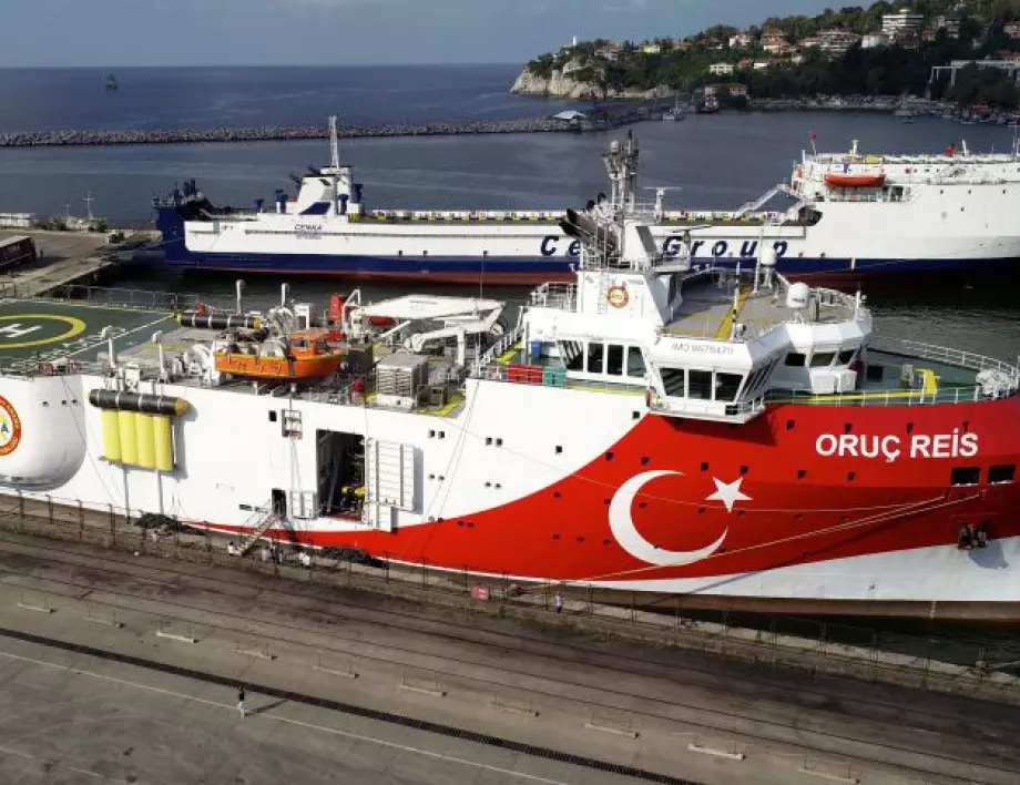 Турция изисква демилитаризация на 6 гръцки острова  