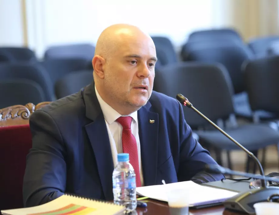 АДФИ не откри нарушения в поръчката на главния прокурор за автомобили за 1,2 млн. лв. с ДДС