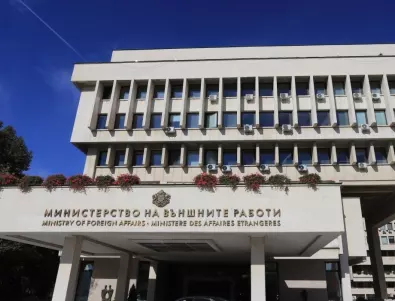 МВнР предлага гласуване по пощата за българите в чужбина с предварителна регистрация и сформиране на район 
