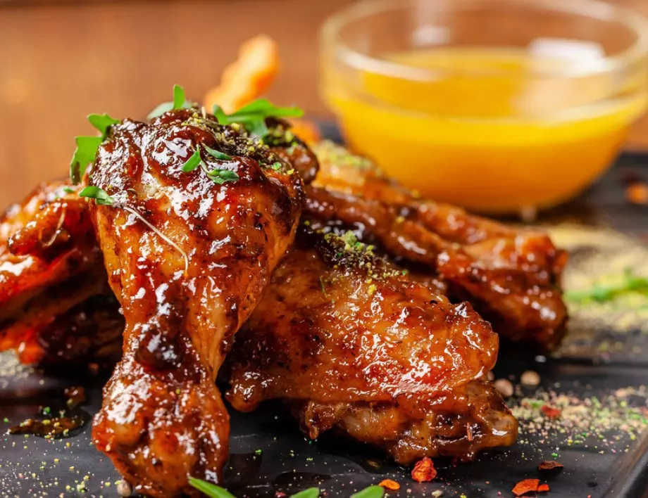 Рецепта на деня: Пилешки крилца в меден сос