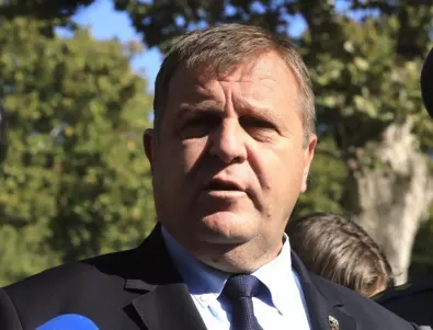 Каракачанов: В Министерство на отбраната не е имало политически назначения