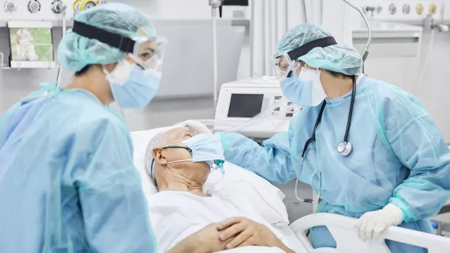 Гърция обмисля задължителна мобилизация на лекари