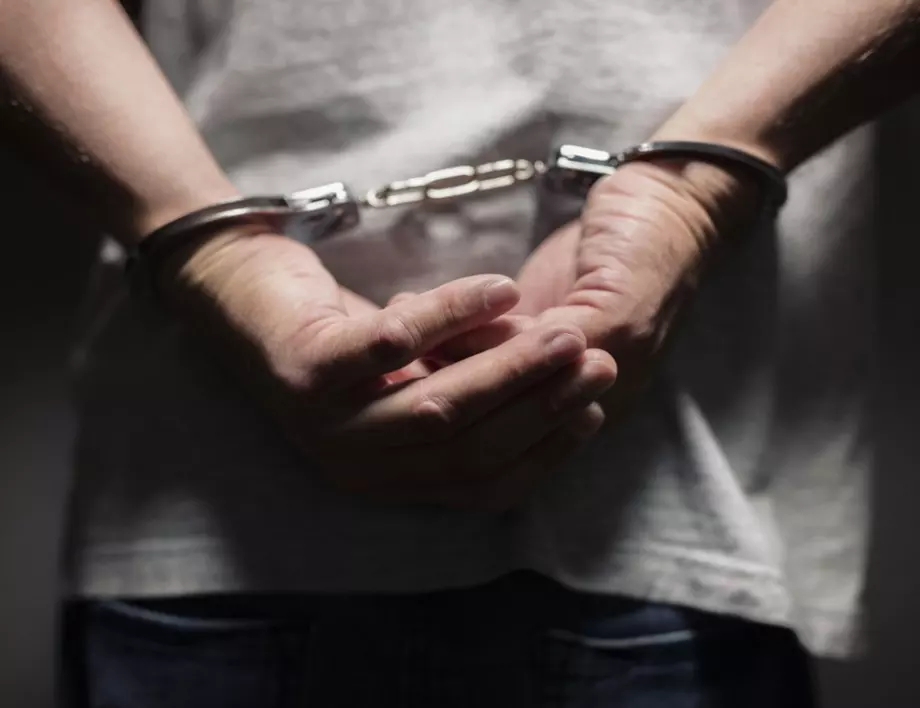 Троен арест заради продажба на дрога в Бургас