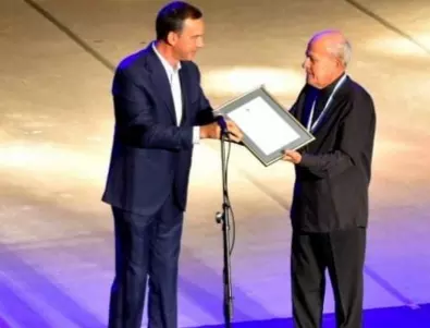 Димитър Николов връчи най-високото отличие на община Бургас на световноизвестния цигулар Минчо Минчев