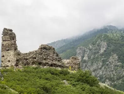 Четири непознати крепости в България, които да открием през нашата ваканция