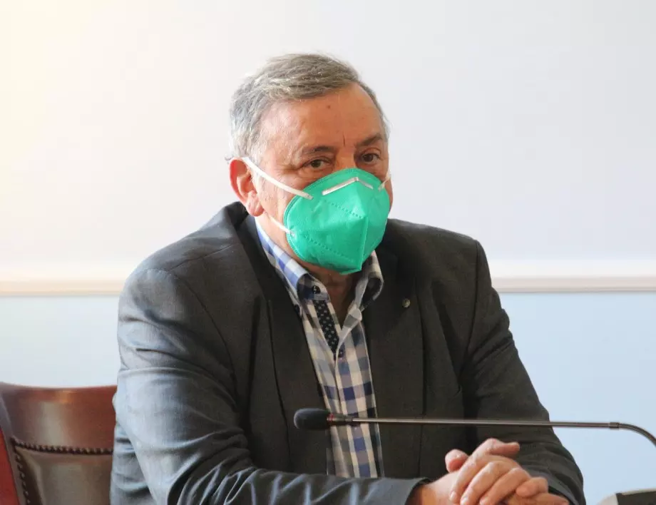Кантарджиев: Много е вероятно да има ваксинационни паспорти за пътуване в Европа от това лято