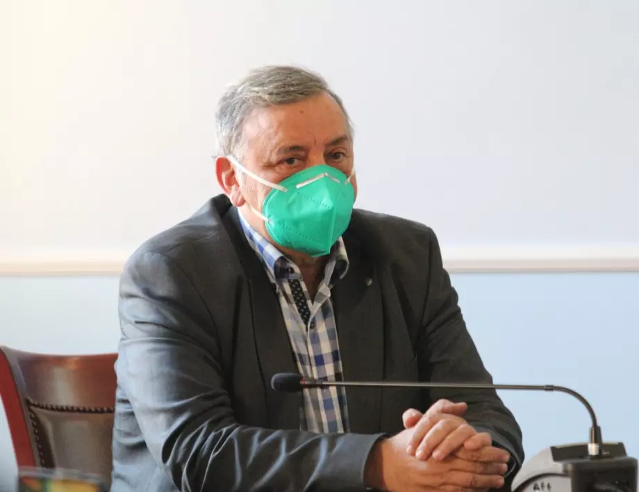Тодор Кантарджиев: Ваксинираните с "Астра Зенека" не са защитени от Омикрон