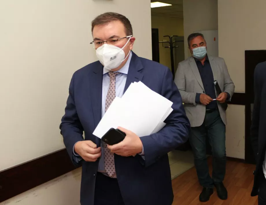Здравният министър: Новите мерки остават поне 2 седмици, директорът на РЗИ си тръгна не заради Борисов