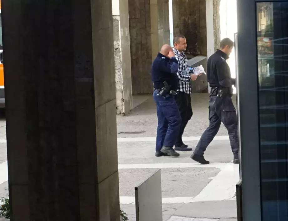 Бой заради маски между бивш военен и екс полицай в община Благоевград