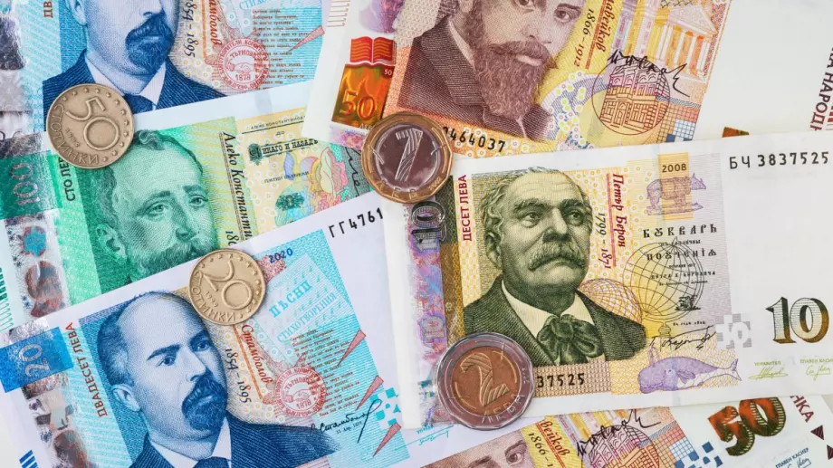 Как да спестите повече пари през 2022 година, дори да сте голям прахосник?