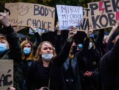 Полският парламент започва дългоочаквания дебат за абортите