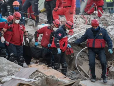 Загиналите в Турция при земетресението в Егейско море вече са над 100