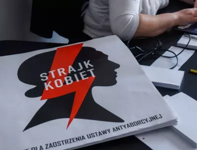 Поляците искат промени в закона за абортите да се правят само след референдум
