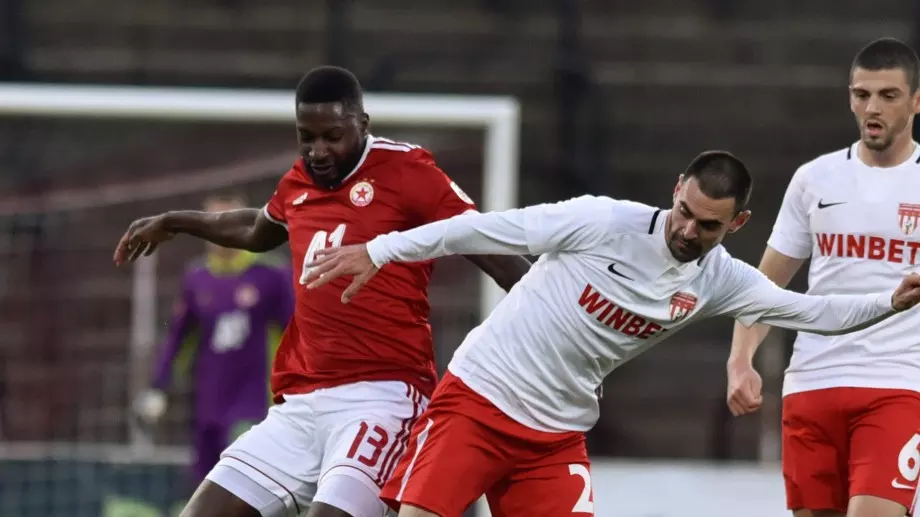 Акрапович наказва провинилия се Санкаре, няма да играе срещу Левски