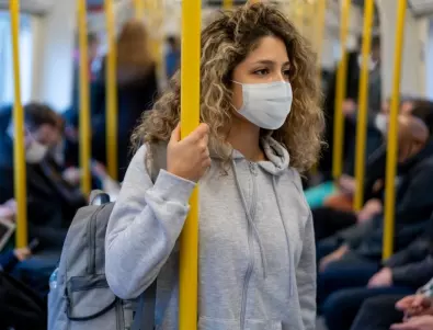 Съд в САЩ отмени носенето на маски в градския транспорт