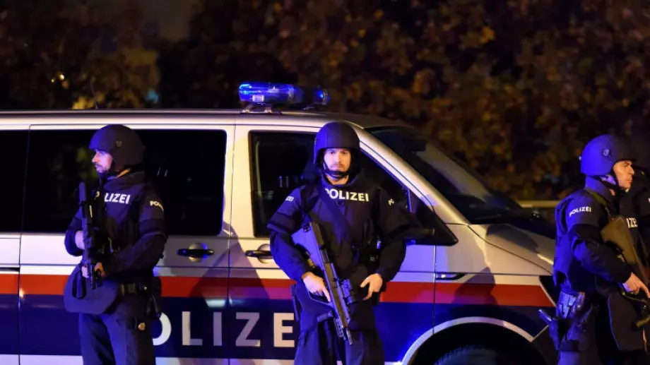ММА боец спаси ранен полицай и пенсионерка по време на нападенията във Виена 