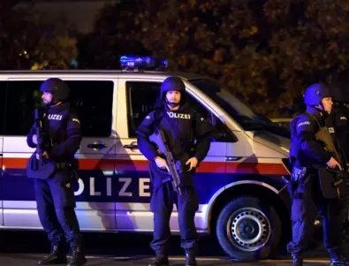 Полицията в Австрия обискира над 40 неонацисти