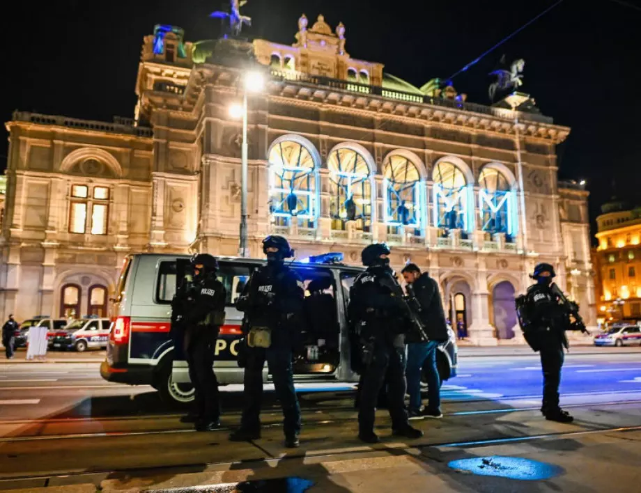 Виена блокирана от 50 000 души - протести срещу мерките заради COVID-19