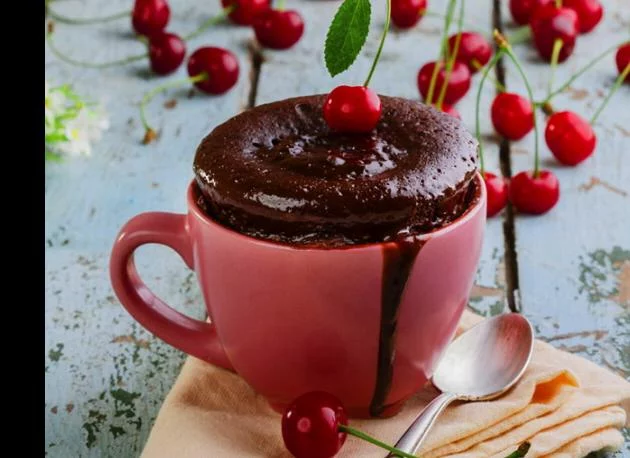 Шоколадов кекс в чаша, който се приготвя за 3 минути