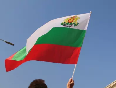 Трима души са разпитани за палежа на българското знаме във Вевчани