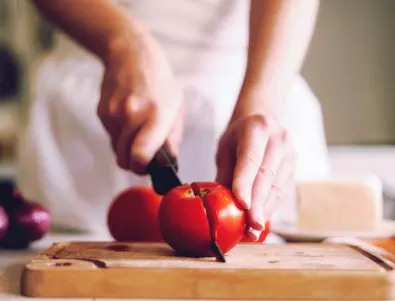 Лекар каза защо е задължително да се яде минимум 1 домат на ден през лятото