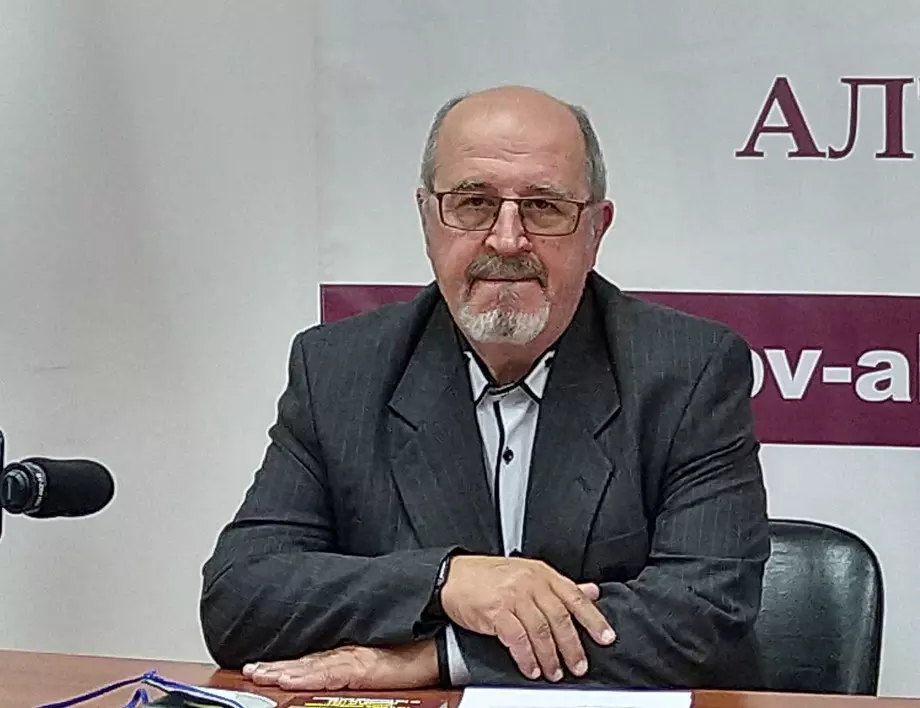 Доц. Георги Кючуков: Министър Захариева наля много вода в мелницата на македонизма