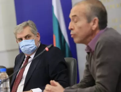 Борисов събира Мангъров и лекари с други виждания, защото иска скандали, смята Явор Божанков