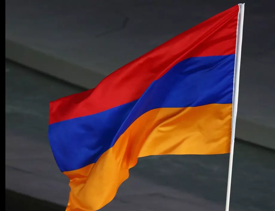 Над 2000 избирателни секции отвориха в Армения за предсрочни парламентарни избори 
