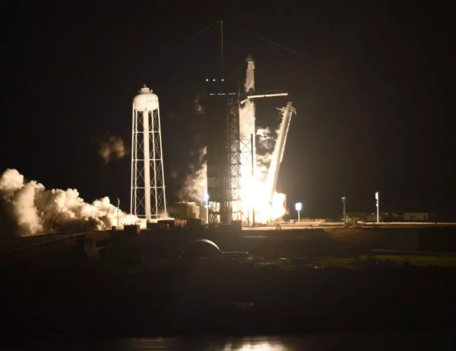 SpaceX с първа космическа мисия с изцяло цивилен екипаж 