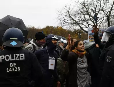 Анти – COVID протести в Берлин въпреки забраните, има арестувани (ВИДЕО) 