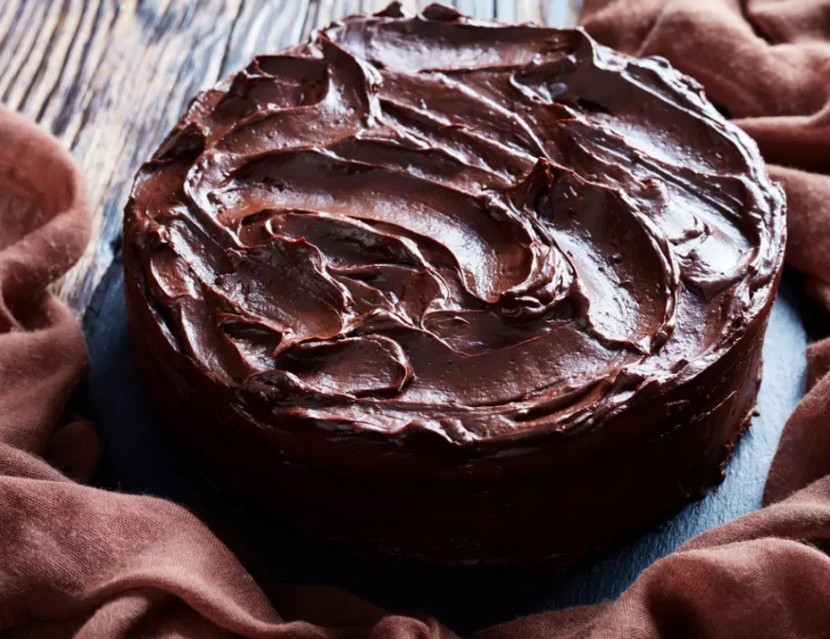 Уникална шоколадова бисквитена торта с ганаш
