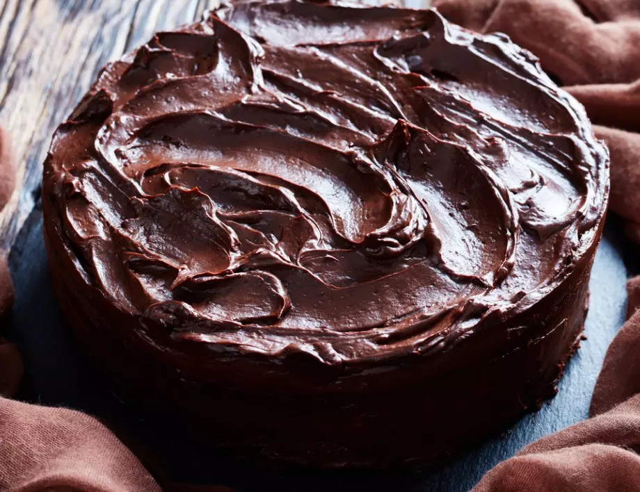 Чудна шоколадова торта без печене