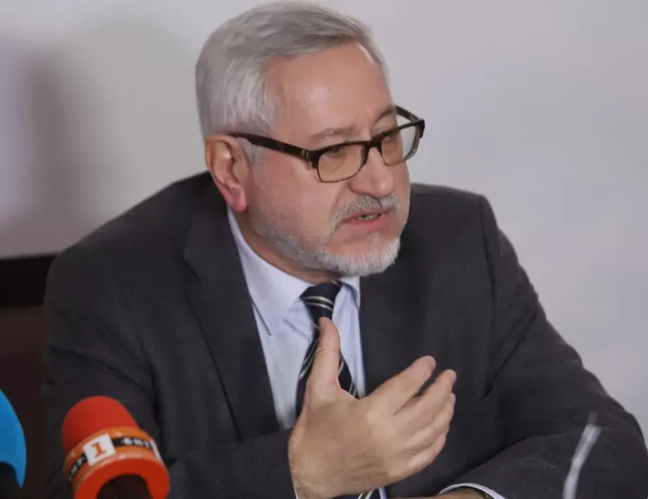 Проф. Кирил Топалов: Македонската страна в комисията бави работата по протоколите 