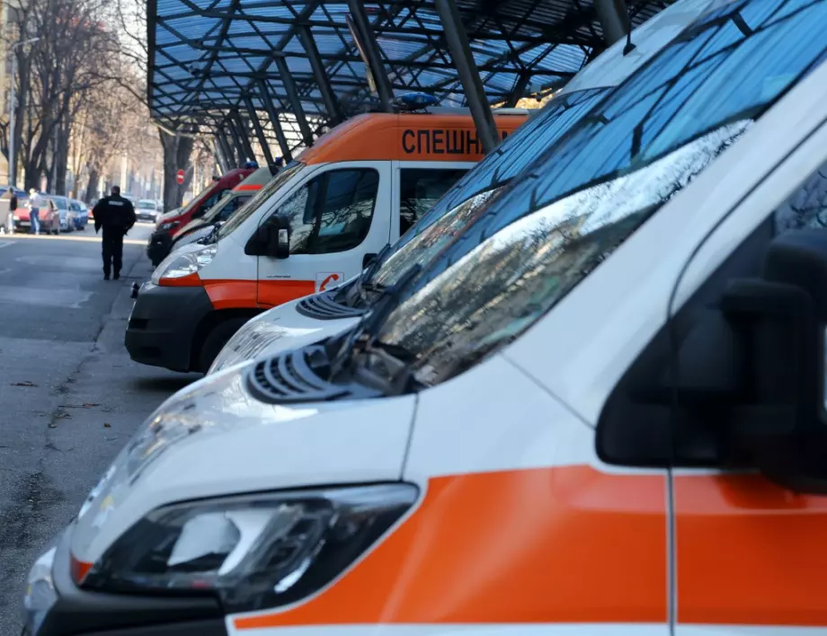 Смъртността от и заради COVID-19 се увеличава, от "Спешна помощ" в София заговориха за леко облекчаване на натиска