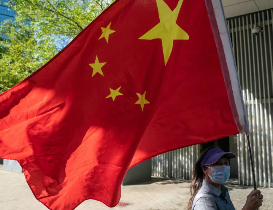 Китай възобновява издаването на визи