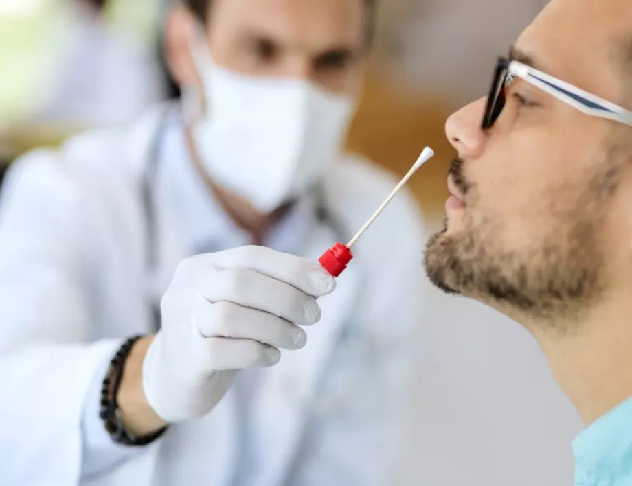Чехия въведе задължително тестване за коронавирус на работа. Ако откажеш - глоба