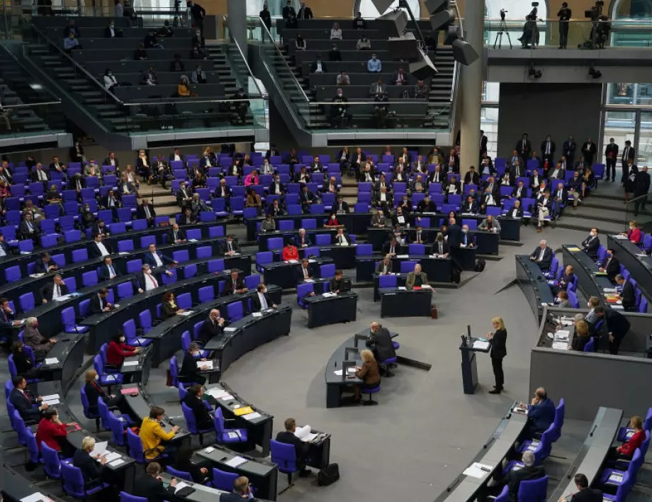 Край на ерата "Меркел", новият германски парламент се събра