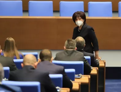 Скандал заради удареното от ток момче в парламента, занесоха на Караянчева правилника на НС