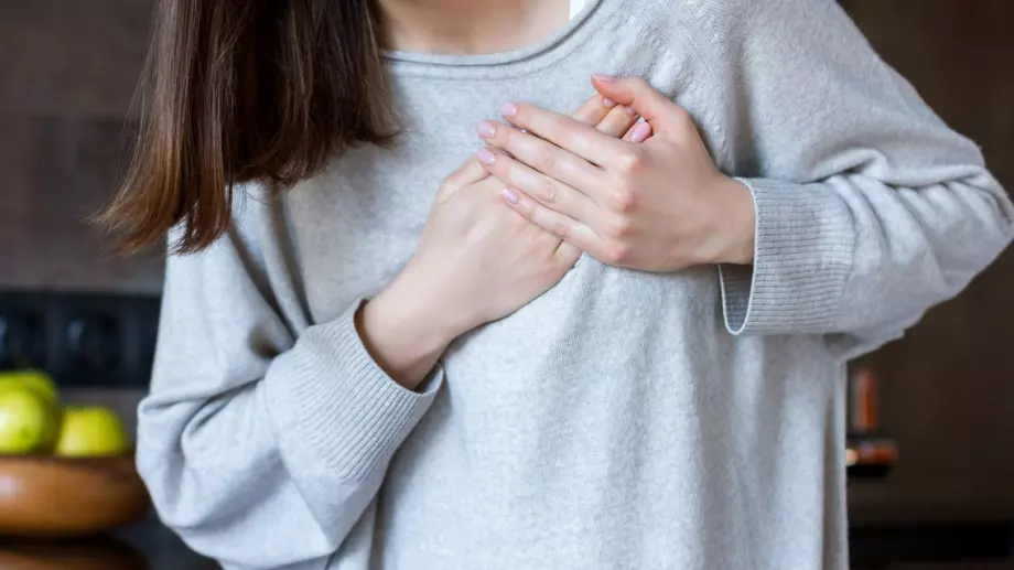 Този нощен симптом при жените се появява 1 месец преди инфаркт