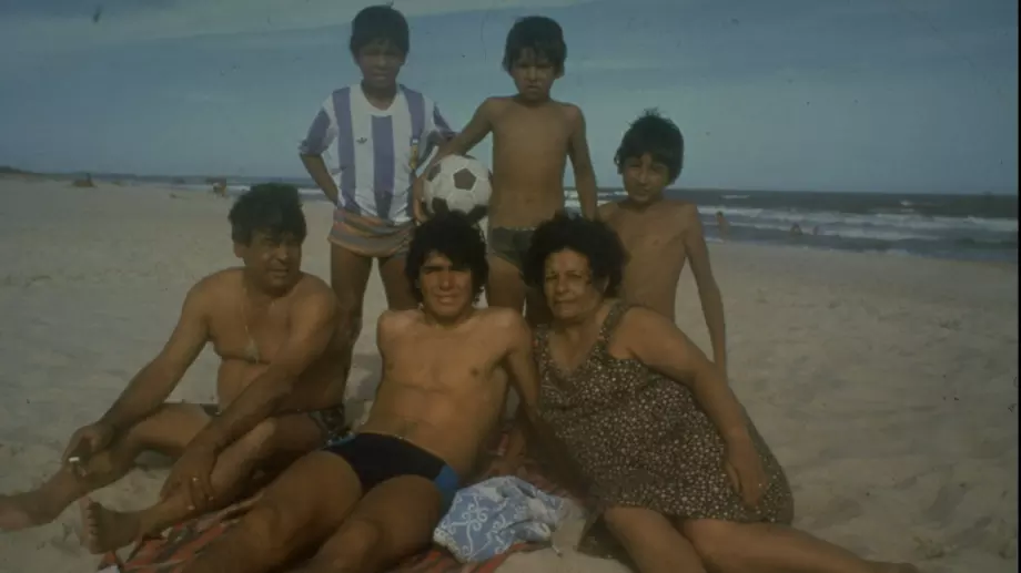 Диего Марадона през годините - от юноша до Божество за милиони