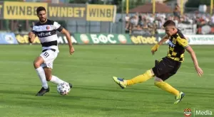 {{ otherArticle[0].article.title }}